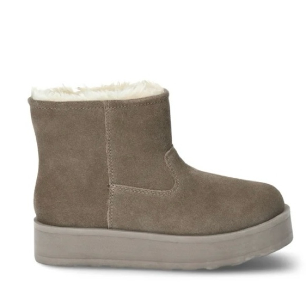 Time and Tru Cozy Gray Suede Ankle Boots